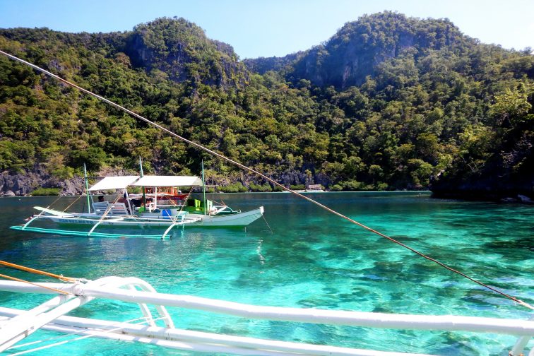 coron island hopping tour beautiful ocean