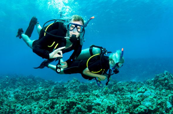 friends scuba dive together