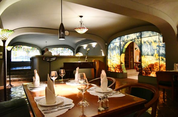 parelmo restaurants inside2