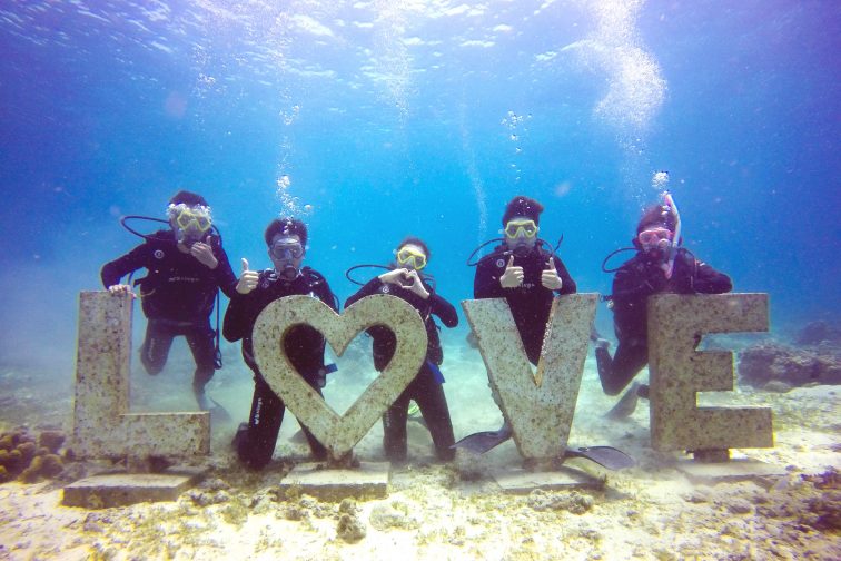 PIC diving center