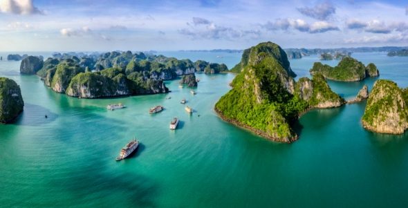 ハロン湾の上空からの全景