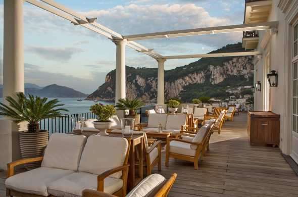 イタリア2大リゾート地のひとつカプリ島の高級リゾートホテル5選！青の洞窟とホテルライフを楽しもう！