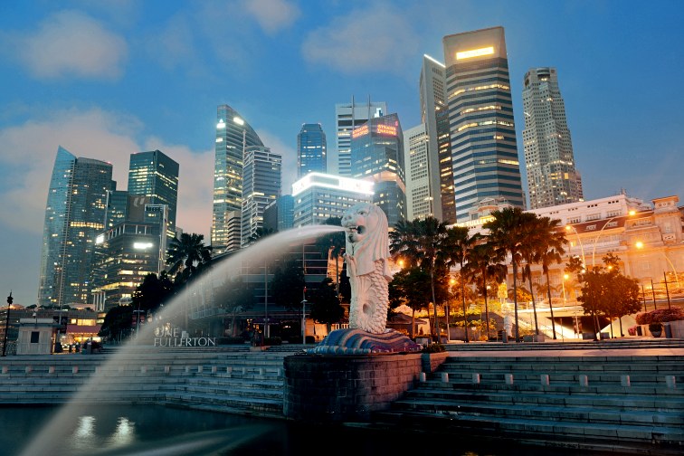 シンガポール・マーライオン公園の夜の様子