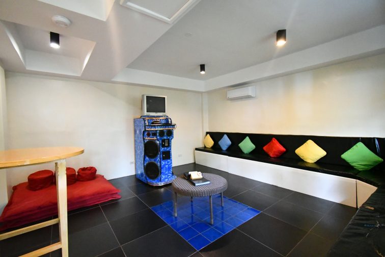 karaoke room