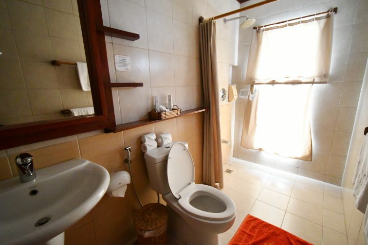 room in el rio y mal2