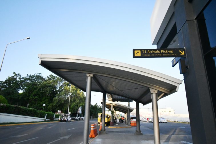セブ空港 国内線 ピックアップエリアへ移動