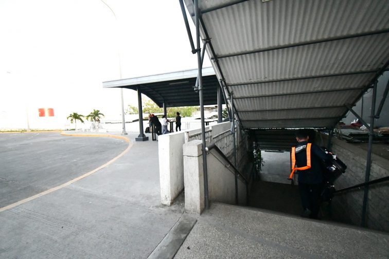 セブ空港 国内線 ピックアップエリアへ移動