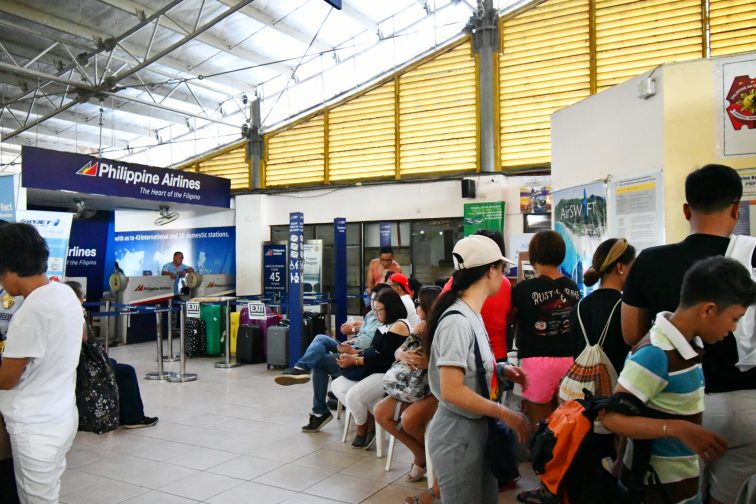buswanga airport deperture checkin line1