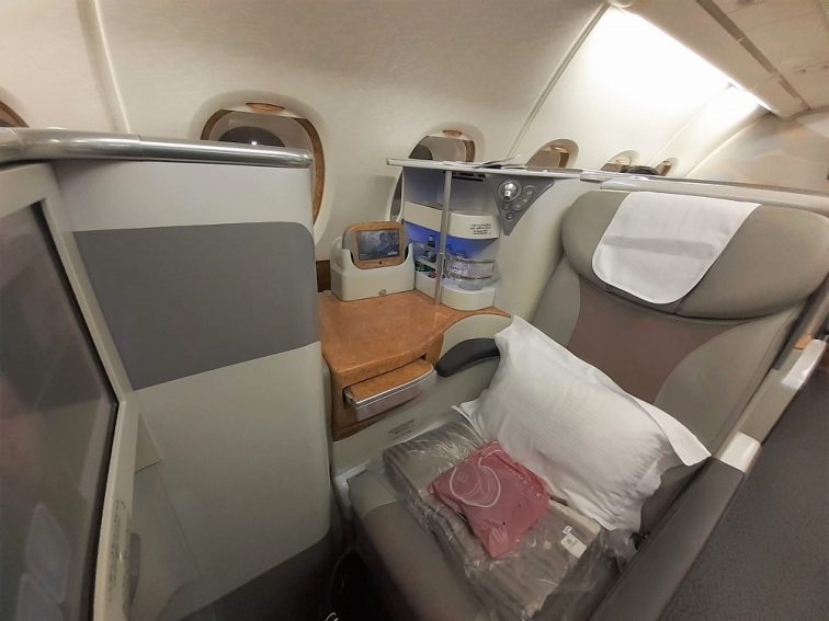 エミレーツ航空 Emirates エコノミークラスアメニティ 3個