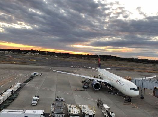 イエローナイフ・成田空港