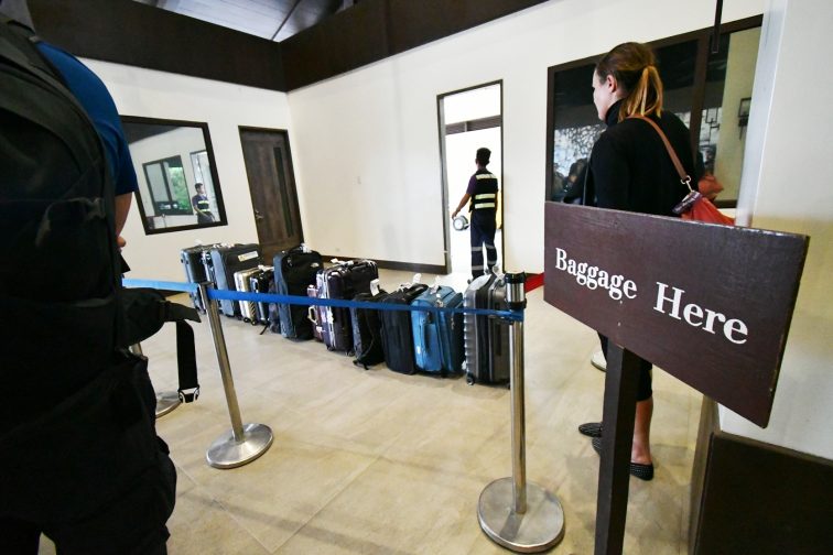 baggage pick up at Lio airport