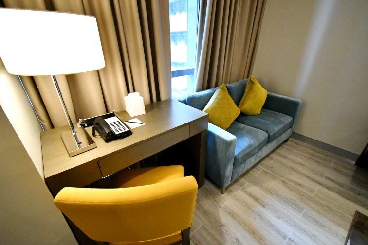 delux queenroom_work desk