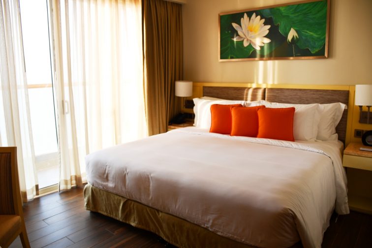 deluxe king bedroom