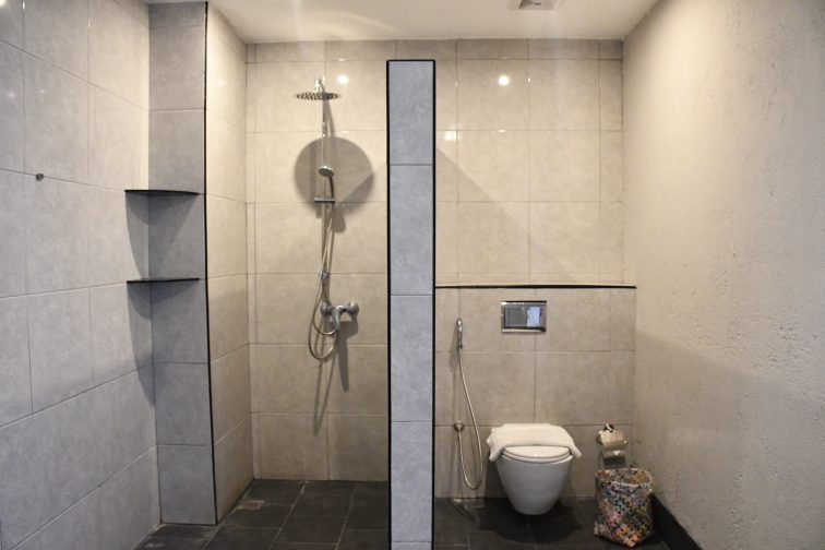 large bathroom2
