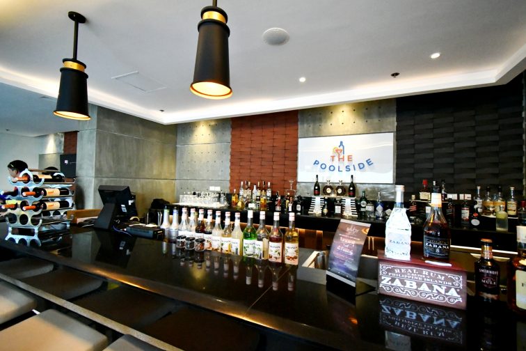 pool bar at Savoy hotel2