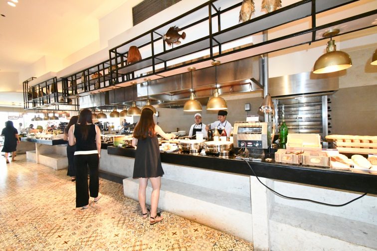 restaurant2