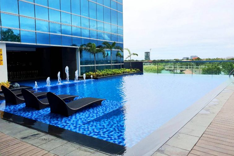 pool savoy hotel4