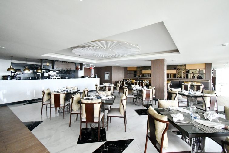thai restaurant in dusit thani mactan2