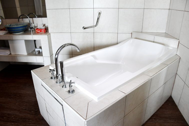 xx-large bathroom2