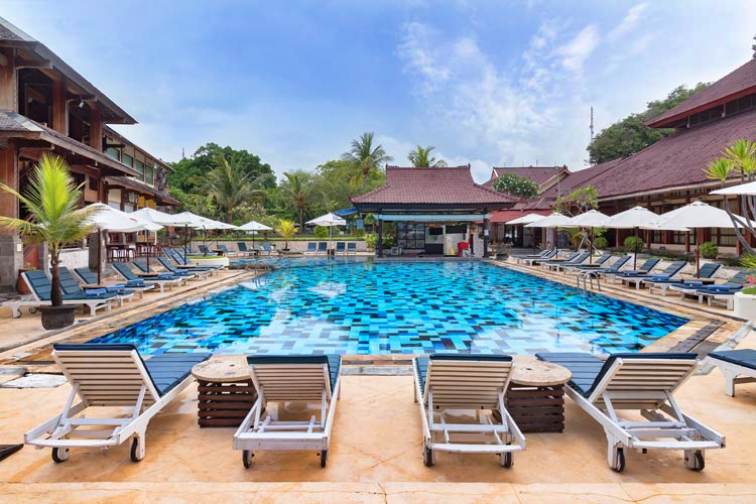 Grand_Istana_Rama_Hotel-Swimming_Pool_3