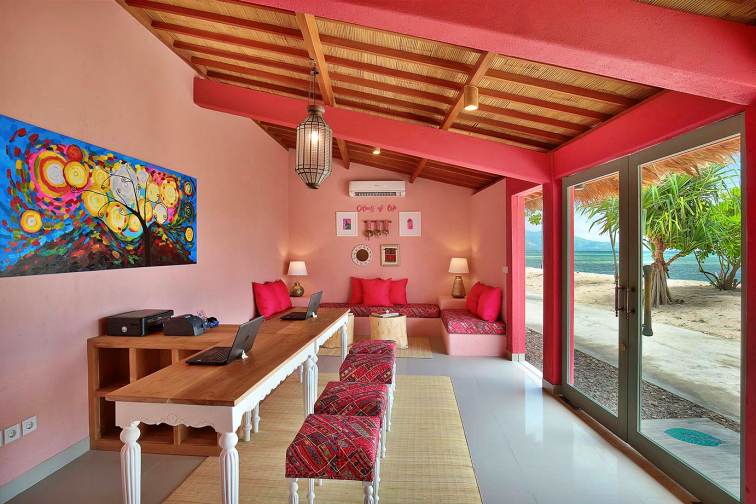 pinkcoco-exterior-2 air