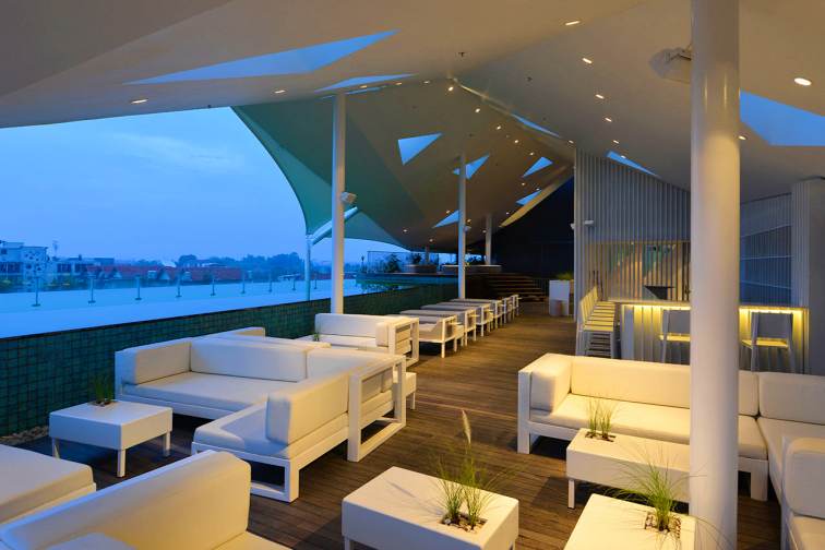 rooftop_lounge_area_evening_vibes