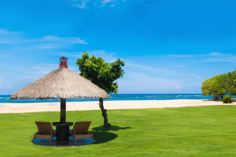 Ayodya-Resort-Bali-Fabulous-Green-Beach