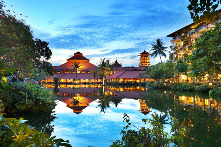 Ayodya-Resort-Bali-Lagoon-in-the-evening