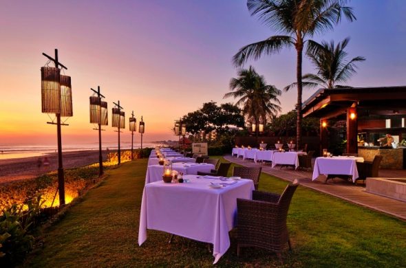 02-the-samaya-seminyak-breeze-restaurant-sunset-1539329629