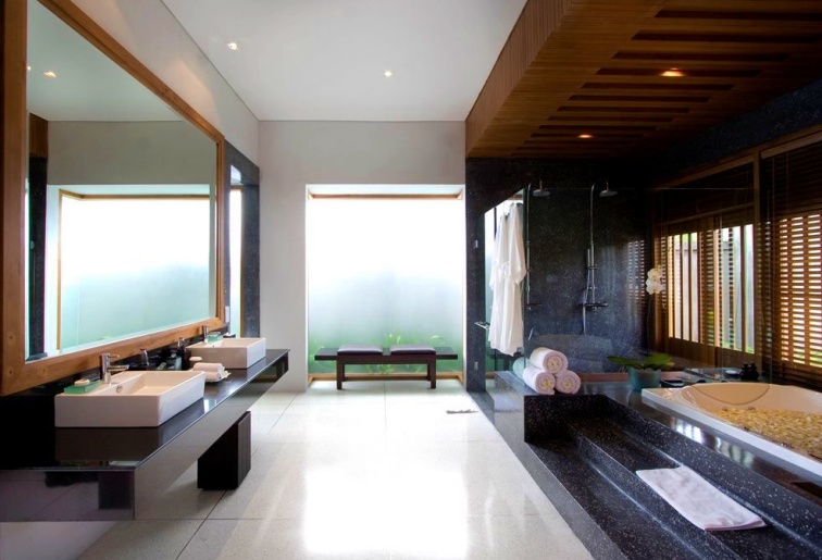 royalcourtyard bathroom
