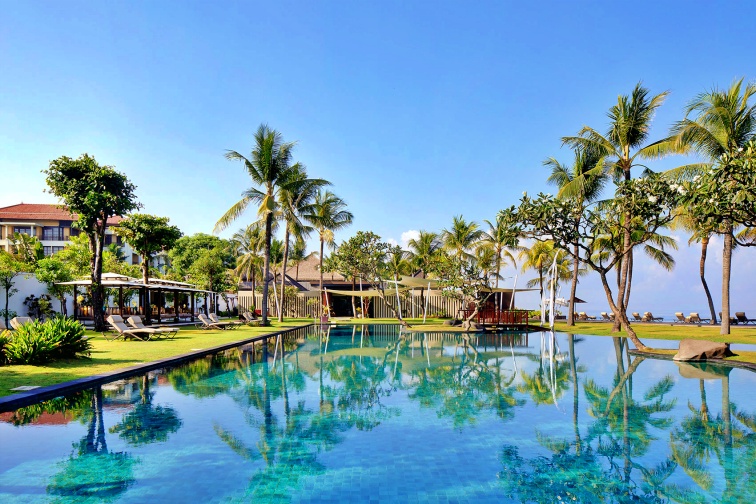 the-samaya-seminyak-main-swimming-pool-1-1538489297