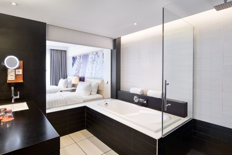 noumd-guest-bathroom-2479-hor-clsc