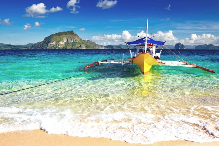 philippines boat by ocean