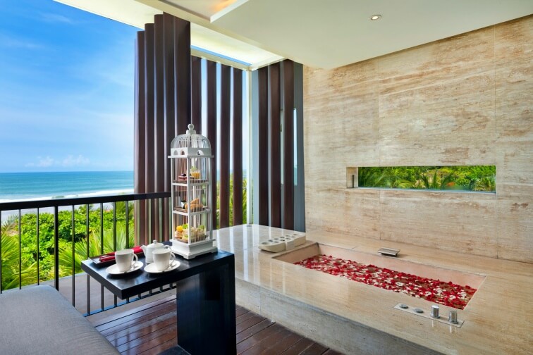 Seminyak Ocean Suite - Balcony Honeymoon