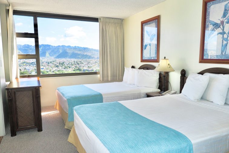 aston-waikiki-banyan-mountain-dlx-bed-room