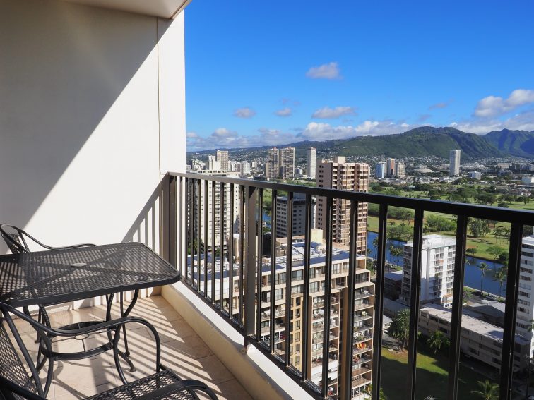 aston-waikiki-banyan-mountain-dlx-view-from-balcony