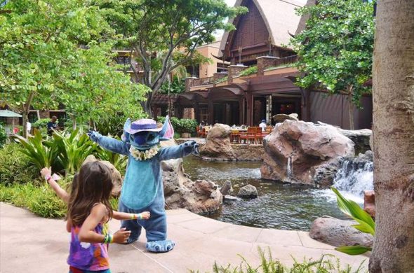 スティッチによろこぶ子供たち　画像出典：浅井麻里