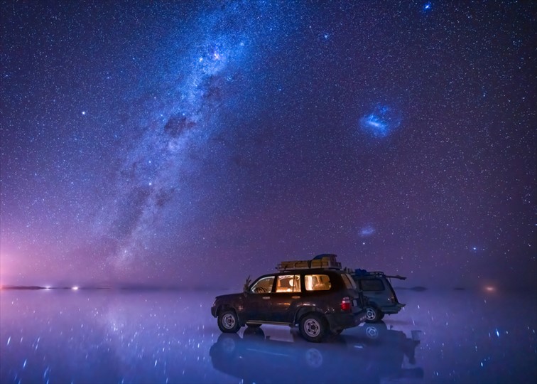 ウユニ塩湖の幻想的な星空