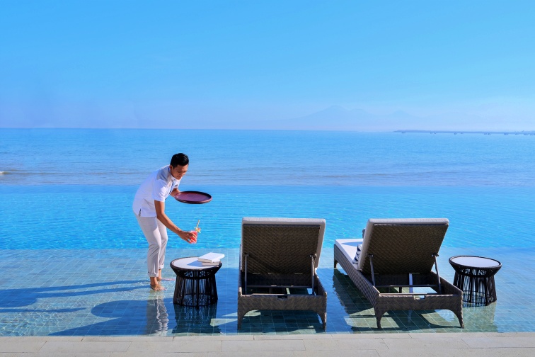 Raffles Wellbeing Butler (Loloan Pool)