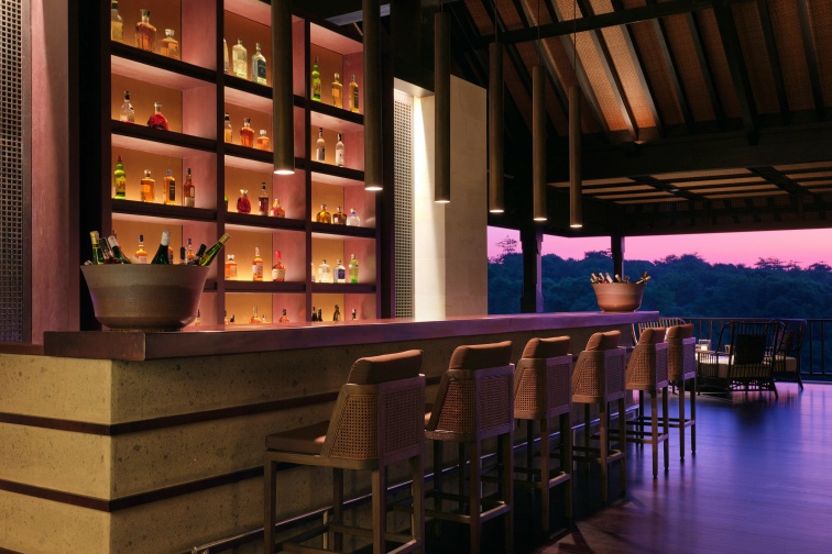 The Writers Bar - Bar Table