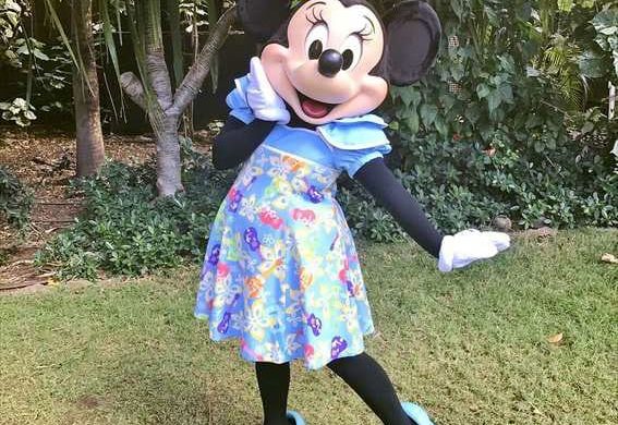 ハワイアンなワンピースのミニーマウス