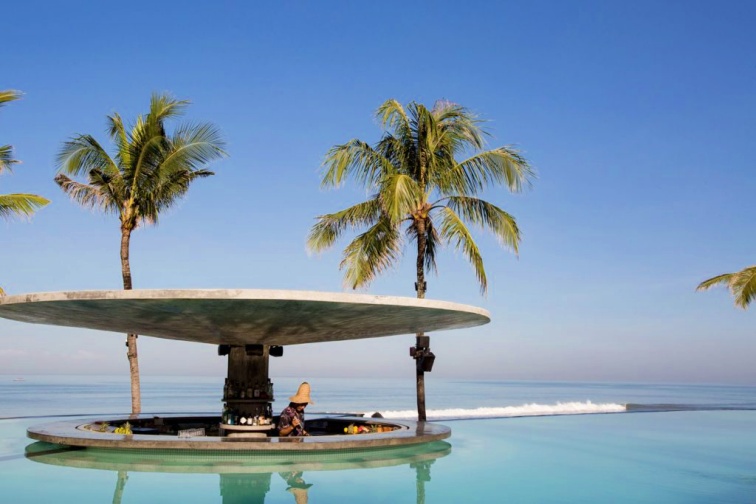 desa-potato-head-seminyak-bali-restaurant-beach-club-pool-bar-1024x683