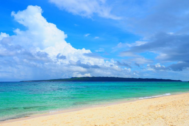 puka shell beach at boracay