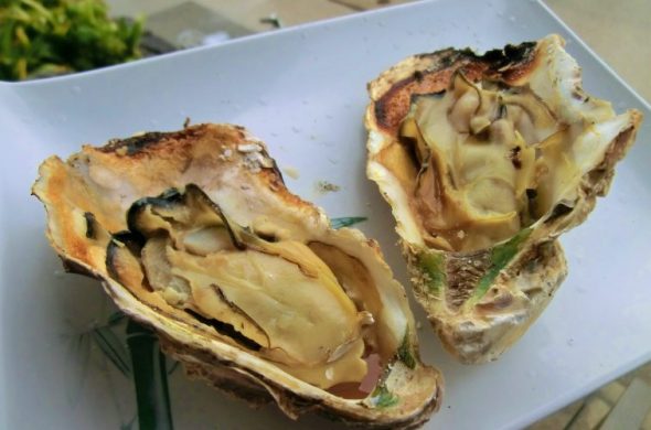 Grilled,Oysters,On,Itsukushima,Island,,Miyajima,,Hiroshima,,Japan