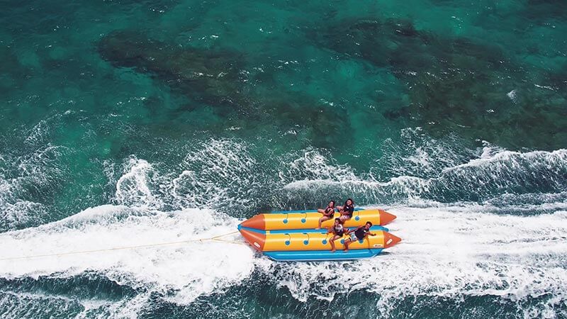 ◇ロケットボート◇ スピード感とスリルが味わえ、小さなお子様から大人の方までご一緒にお楽しみいただけます！｜シェラトン沖縄サンマリーナリゾート