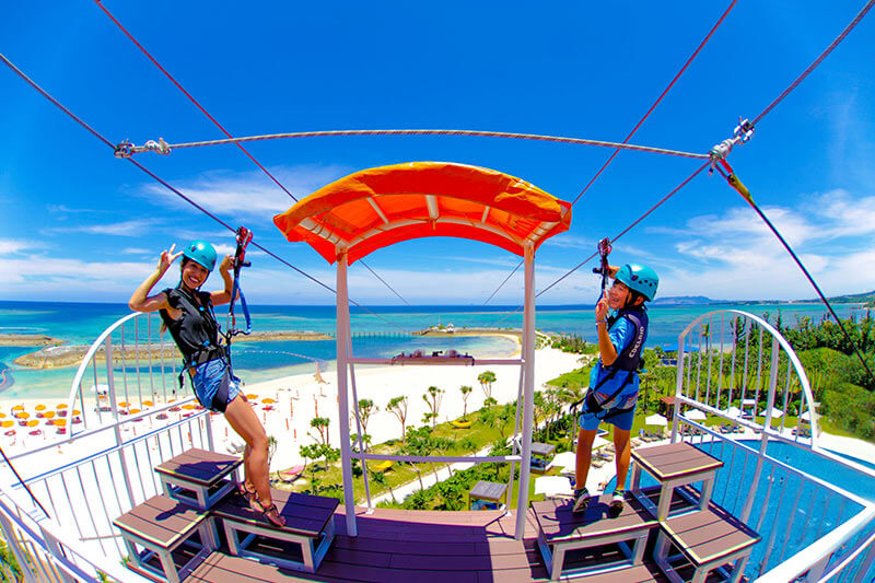 ◇メガジップ◇スリルと海・砂浜の美しい風景をお楽しみください。 ｜シェラトン沖縄サンマリーナリゾート