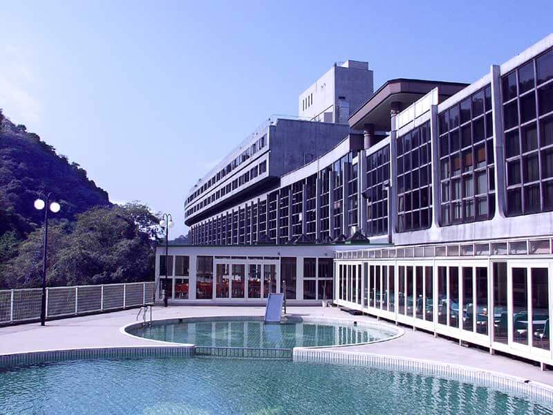 ◇ガーデンプール◇全国でも珍しい冷泉プール｜奥道後 壱湯の守