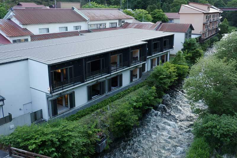 宿の目の前を流れる豊沢川｜心の刻　十三月