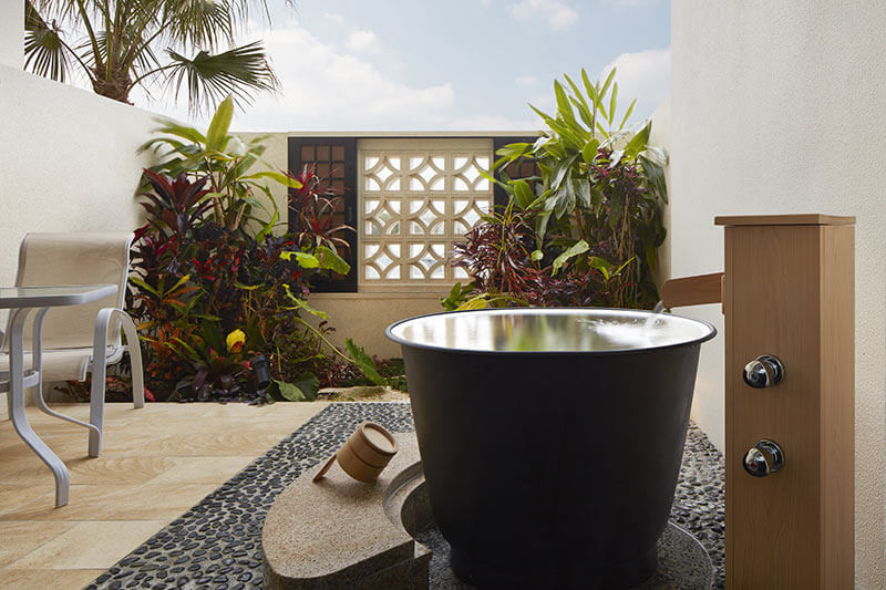 ◇プレミアムラナイルーム◇箱庭には半露店風呂も！｜シェラトン沖縄サンマリーナリゾート