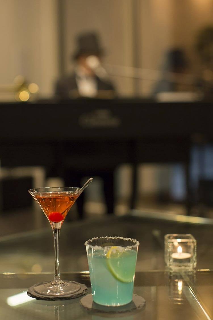 夜はピアノの生演奏に耳を傾きながらカクテルやワインを堪能｜心の刻　十三月